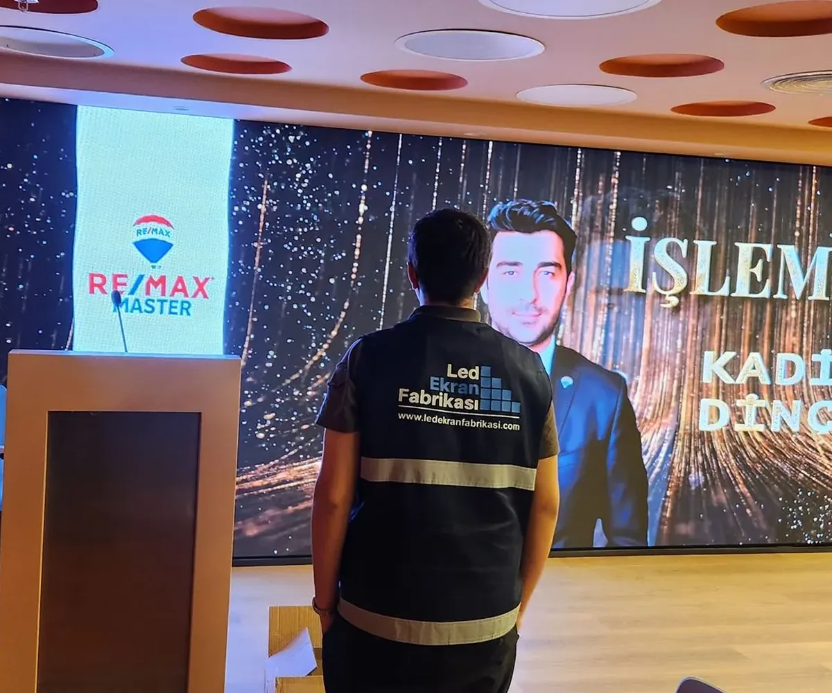 LED Ekran Fabrikası gerçek kurulum ve uygulama ekibi